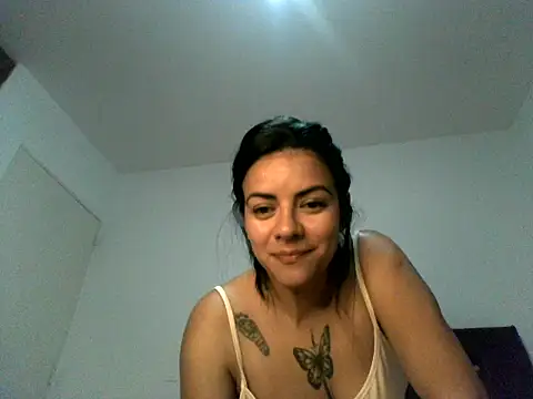 Snapshot of luluclark69 chatting on 03/06/26, 02:19 luluclark69 online show from 03/06/26, 02:19