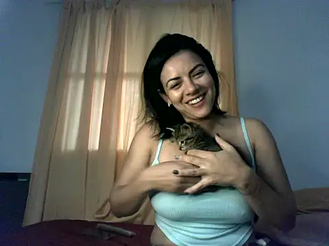 Snapshot of luluclark69 chatting on 04/14/26, 07:20 luluclark69 online show from 04/14/26, 07:20