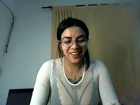 Snapshot of luluclark69 chatting on 05/30/26, 11:24 luluclark69 online show from 05/30/26, 11:24