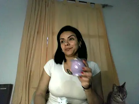 Snapshot of luluclark69 chatting on 06/01/26, 11:34 luluclark69 online show from 06/01/26, 11:34