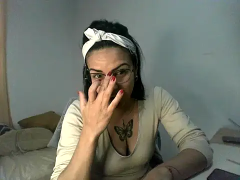 Snapshot of luluclark69 chatting on 06/03/26, 03:06 luluclark69 online show from 06/03/26, 03:06