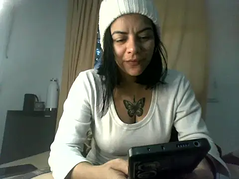 Snapshot of luluclark69 chatting on 06/04/26, 11:38 luluclark69 online show from 06/04/26, 11:38