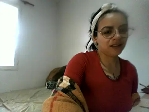 Snapshot of luluclark69 chatting on 06/10/26, 04:06 luluclark69 online show from 06/10/26, 04:06