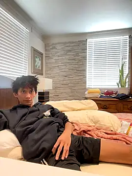 Snapshot of jhaycobXgarcia chatting on 12/15/25, 12:26 jhaycobXgarcia online show from 12/15/25, 12:26