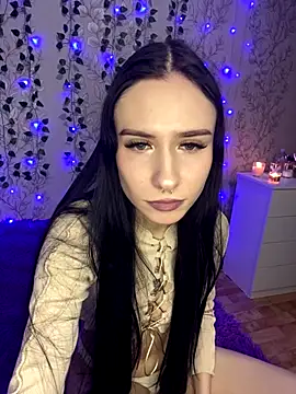 Snapshot of Show_Lissa chatting on 12/14/25, 04:45 Show Lissa online show from 12/14/25, 04:45