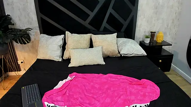 Alanis Garnier  online show from 07/23/26, 12:58
