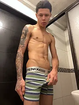 Snapshot of Danseuz chatting on 12/14/25, 03:39 Danseuz online show from 12/14/25, 03:39