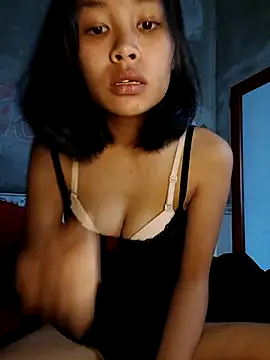 Snapshot of Kiu698 chatting on 12/14/25, 03:23 Kiu698 online show from 12/14/25, 03:23