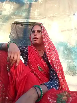 Snapshot of Ruchi9 chatting on 12/17/25, 11:27 Ruchi9 online show from 12/17/25, 11:27