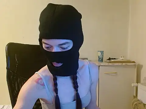 Snapshot of ntrlbdyy chatting on 12/16/25, 07:24 ntrlbdyy online show from 12/16/25, 07:24