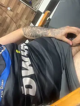 Snapshot of Gmeiro chatting on 12/14/25, 11:26 Gmeiro online show from 12/14/25, 11:26