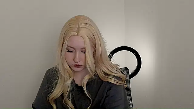 Stella MoonLight online show from 12/20/25, 04:36