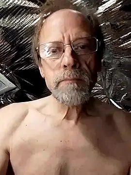 Snapshot of Quebec46 chatting on 12/17/25, 04:24 Quebec46 online show from 12/17/25, 04:24