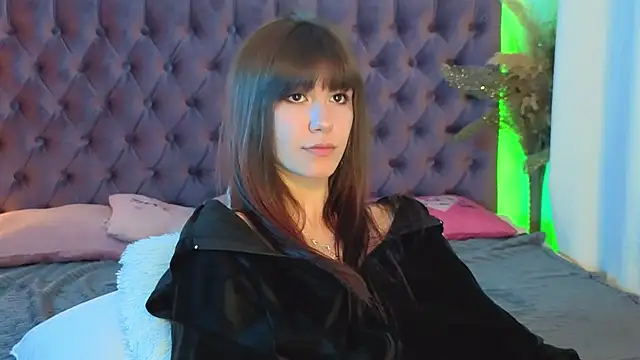 MilanaHotts online show from 06/05/26, 06:52