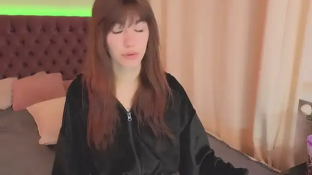 MilanaHotts online show from 06/15/26, 05:09