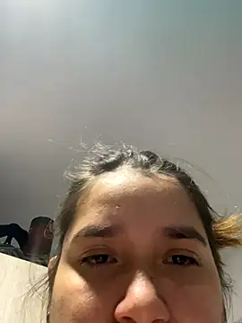 Snapshot of R-OMINALAPELIGROSA21 chatting on 12/15/25, 01:21 R-OMINALAPELIGROSA21 online show from 12/15/25, 01:21