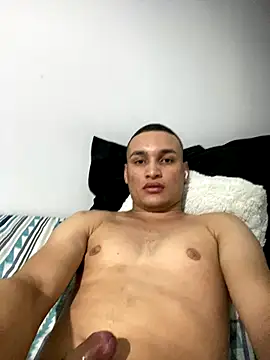 Snapshot of marcoslinc chatting on 12/15/25, 01:21 marcoslinc online show from 12/15/25, 01:21