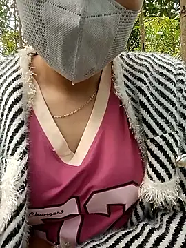 Snapshot of May-Ne chatting on 12/21/25, 03:02 May-Ne online show from 12/21/25, 03:02