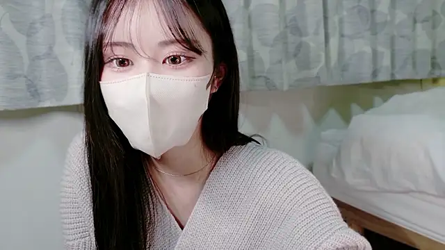 mia-chan  online show from 12/17/25, 08:09