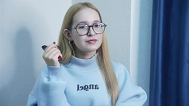 GwynKnispel online show from 12/16/25, 04:17