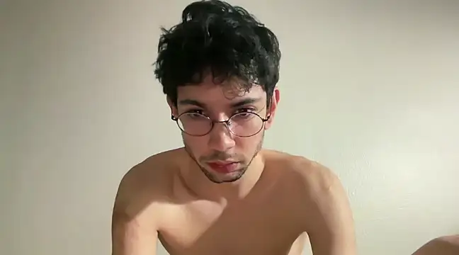 Snapshot of CologneAura chatting on 03/15/25, 01:19 CologneAura online show from 03/15/25, 01:19