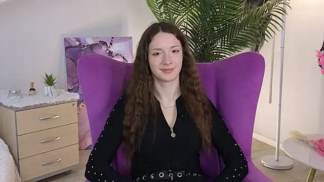 Snapshot of KarmenRasey chatting on 12/16/25, 02:44 KarmenRasey online show from 12/16/25, 02:44