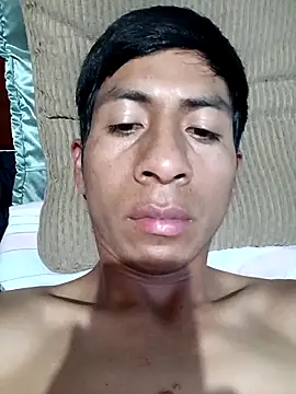 Snapshot of santhiago19 chatting on 12/17/25, 12:16 santhiago19 online show from 12/17/25, 12:16