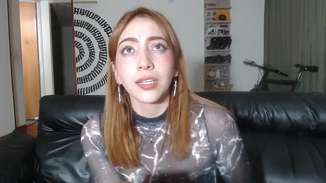 Snapshot of BeautyYoungblond chatting on 04/04/26, 02:43 BeautyYoungblond online show from 04/04/26, 02:43