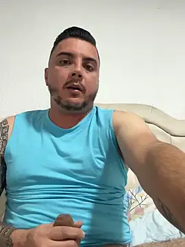 Snapshot of Diegohernan17 chatting on 12/19/25, 01:01 Diegohernan17 online show from 12/19/25, 01:01