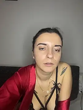 Snapshot of MinaSolenne chatting on 12/19/25, 02:29 MinaSolenne online show from 12/19/25, 02:29