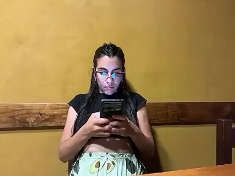 Snapshot of femdomriley chatting on 12/16/25, 03:11 femdomriley online show from 12/16/25, 03:11