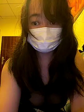 qiqi-01 online show from 12/18/25, 03:07