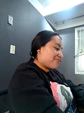 Venuz Rivers  online show from 12/16/25, 03:39