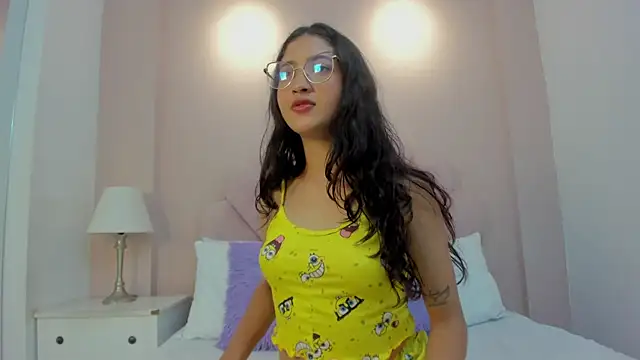 Snapshot of cammirose_ chatting on 12/20/25, 11:17 cammirose online show from 12/20/25, 11:17