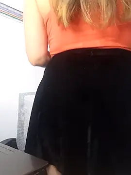 Snapshot of SofiEsteves chatting on 12/16/25, 06:46 SofiEsteves online show from 12/16/25, 06:46