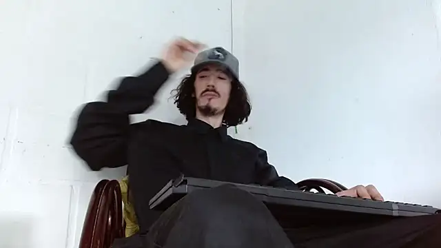 sk8-boy online show from 06/19/26, 03:38
