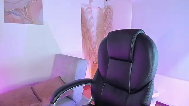 Amelie Wine online show from 04/30/26, 03:18