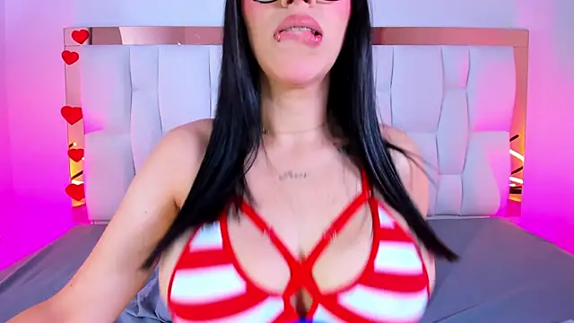 CamilleJuicy  online show from 06/19/26, 01:04