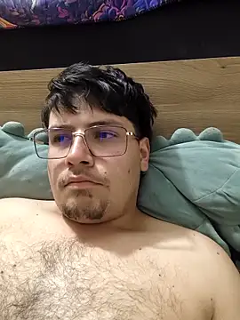 Snapshot of felipe-hot chatting on 12/17/25, 03:34 felipe-hot online show from 12/17/25, 03:34