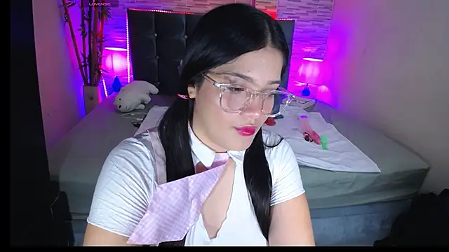 Snapshot of Valeri_hot22 chatting on 04/18/26, 09:15 Valeri hot22 online show from 04/18/26, 09:15