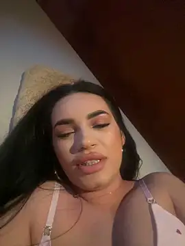 Snapshot of LucyLucy23 chatting on 12/17/25, 06:03 LucyLucy23 online show from 12/17/25, 06:03