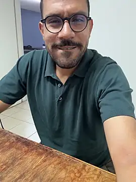 Snapshot of AdrianGarcia89 chatting on 05/21/26, 01:34 AdrianGarcia89 online show from 05/21/26, 01:34