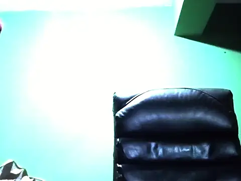 Snapshot of gaspar137 chatting on 12/17/25, 05:35 gaspar137 online show from 12/17/25, 05:35