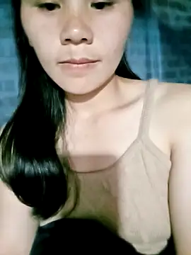 Snapshot of Uzi-na chatting on 12/17/25, 01:06 Uzi-na online show from 12/17/25, 01:06