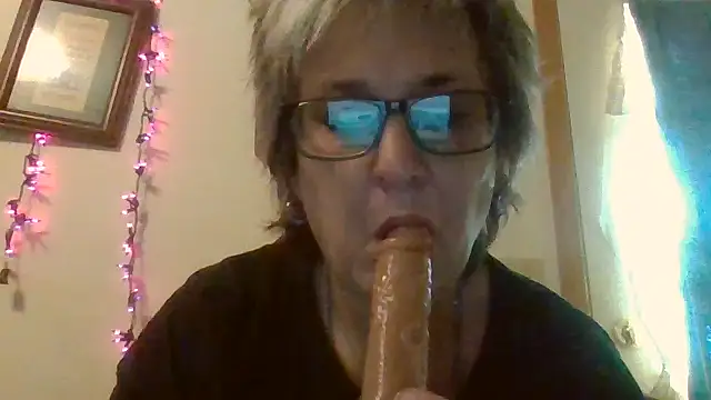 Snapshot of becky1111 chatting on 06/02/26, 12:45 becky1111 online show from 06/02/26, 12:45