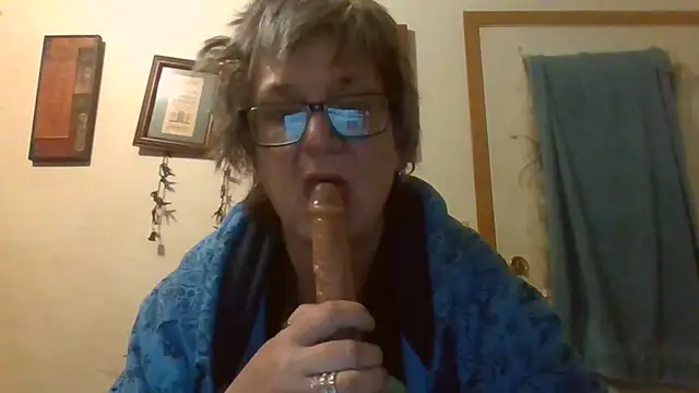 Snapshot of becky1111 chatting on 06/05/26, 07:47 becky1111 online show from 06/05/26, 07:47