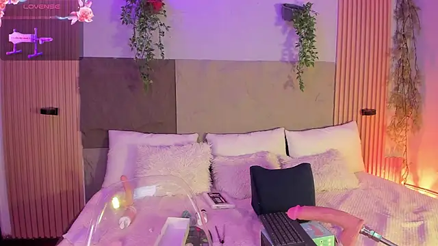 isabellagiirl online show from 05/07/26, 10:48