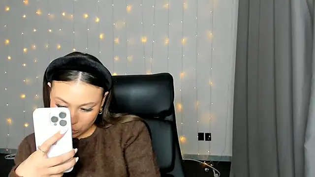 ArnitaAsma online show from 12/18/25, 03:51