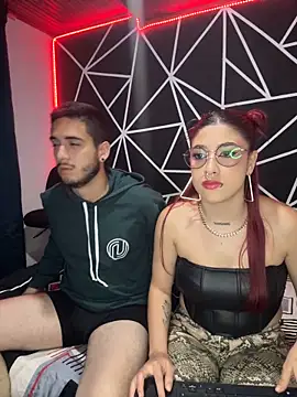 Snapshot of Makenzy_darly chatting on 12/18/25, 04:40 Makenzy darly online show from 12/18/25, 04:40