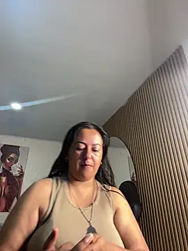 Snapshot of evelyn_harpeery chatting on 05/21/26, 10:55 evelyn harpeery online show from 05/21/26, 10:55